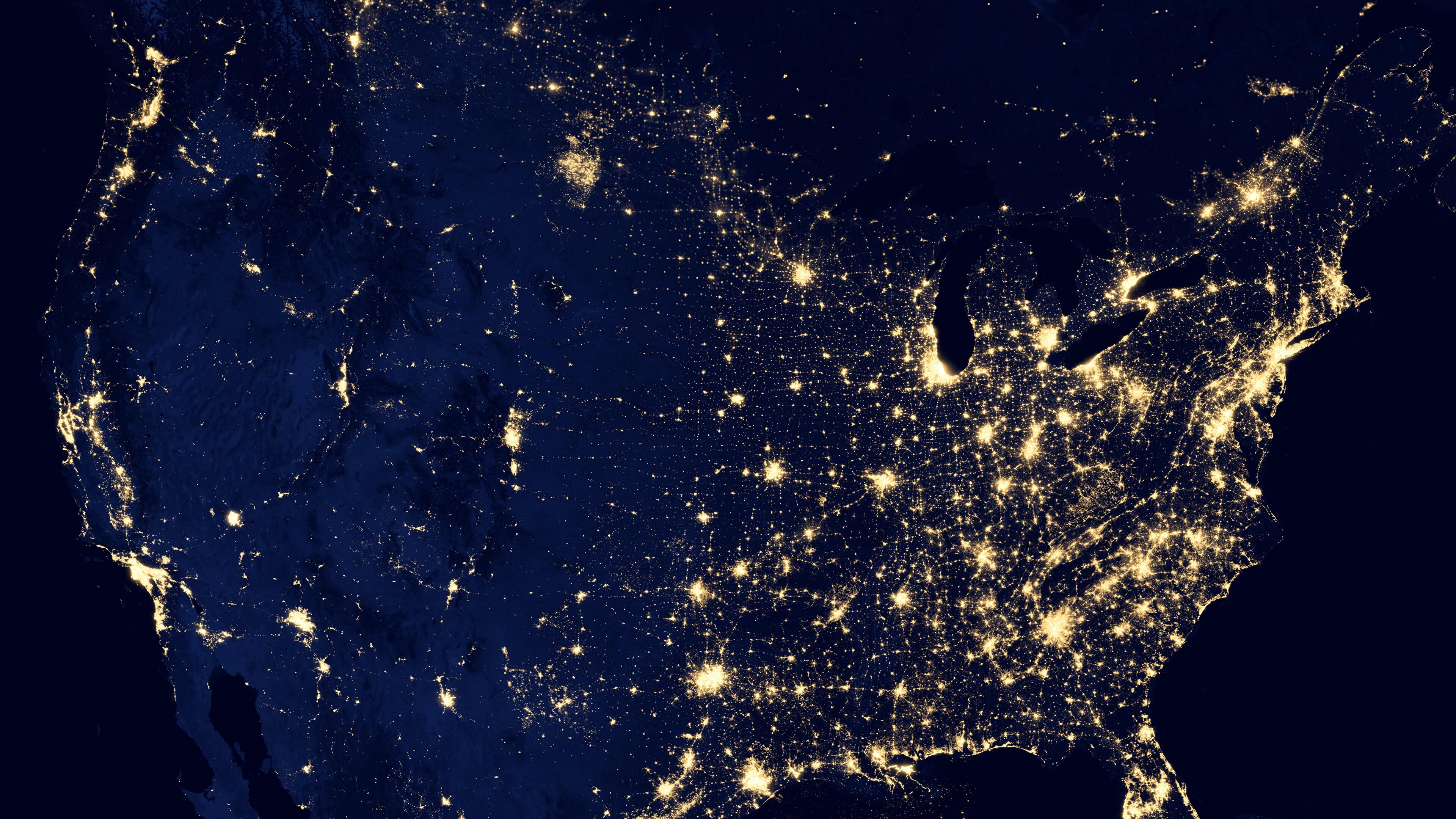 USA at night, seen from orbit (Photo credit to NASA) [3840 x 2160]