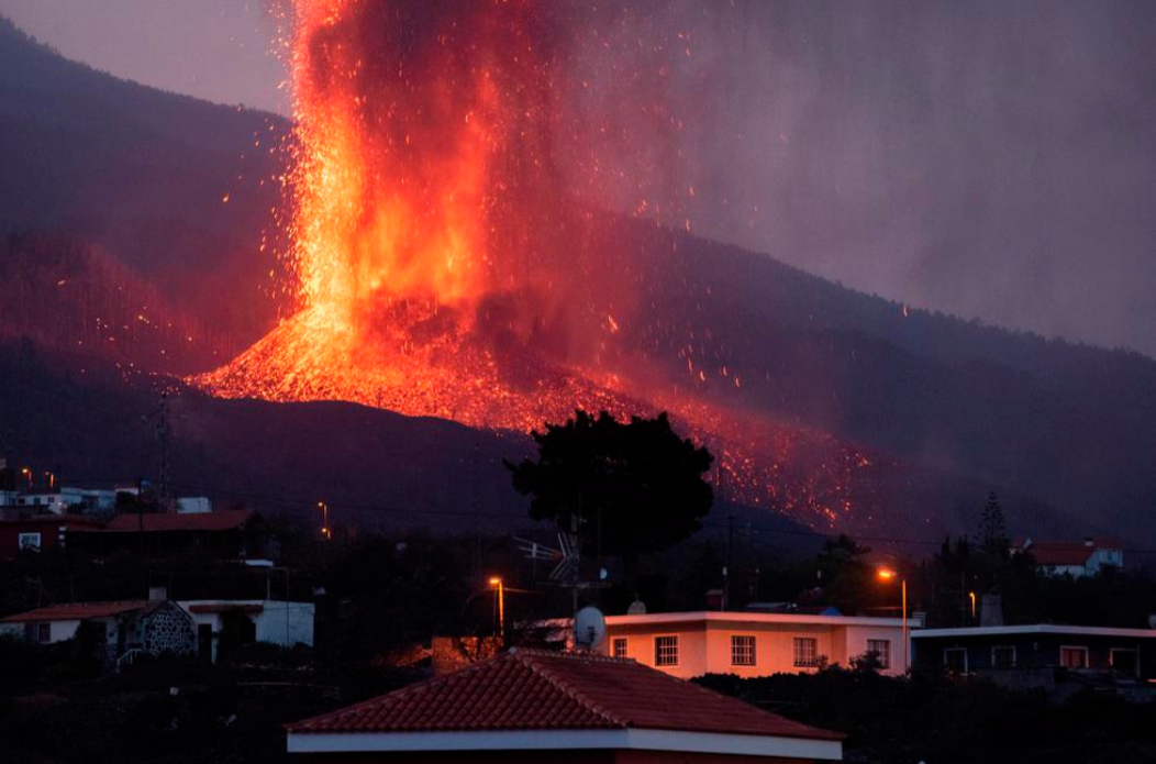 La Palma island eruption in the Canaries intensifying. 3 more towns evacuated.