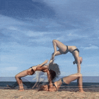 Triple scissor pyramid