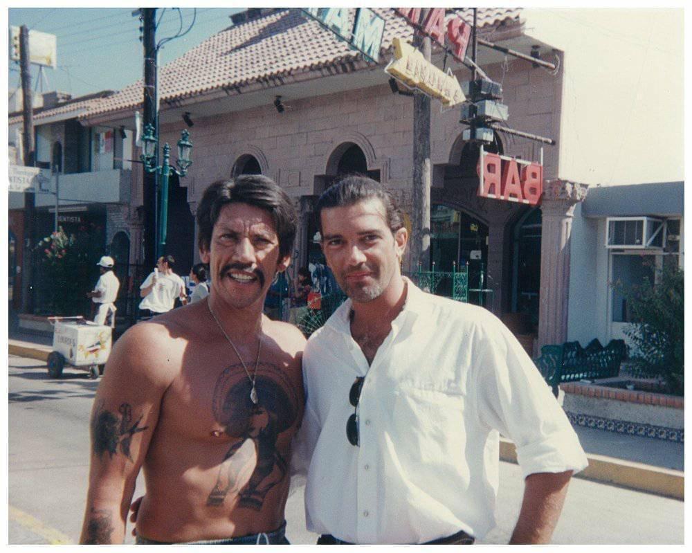 Danny Trejo and Antonio Banderas hanging out on the set of 'Desperado' (1995)