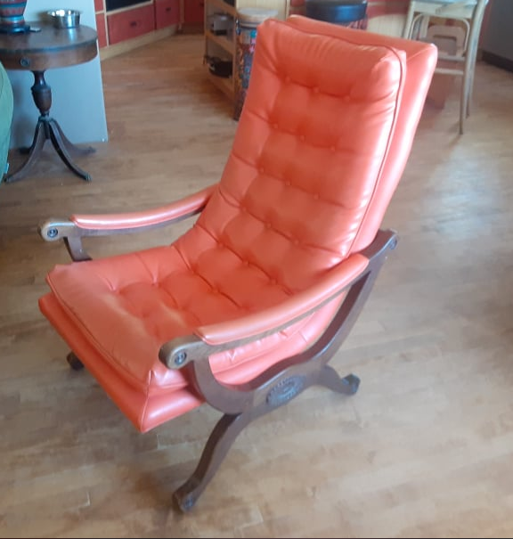 tickled pink ... scored 2 of these chairs today ... and i have no real friends to share my excitement with