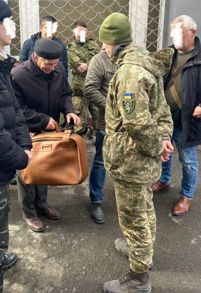 An 80-year-old man showed up to join the Ukrainian army with a small case with 2 tshirts, a pair of extra pants, a toothbrush and few sandwiches for lunch. He said he was doing it for his grandkids.