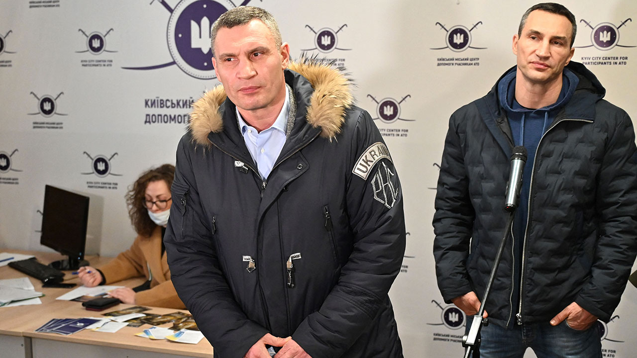 For those who didn't know, this is Kyiv's mayor, and his younger brother in the background. They're both rather good at hand-to-hand combat, and they know what it means to fight back. Plus they're extremely intelligent.