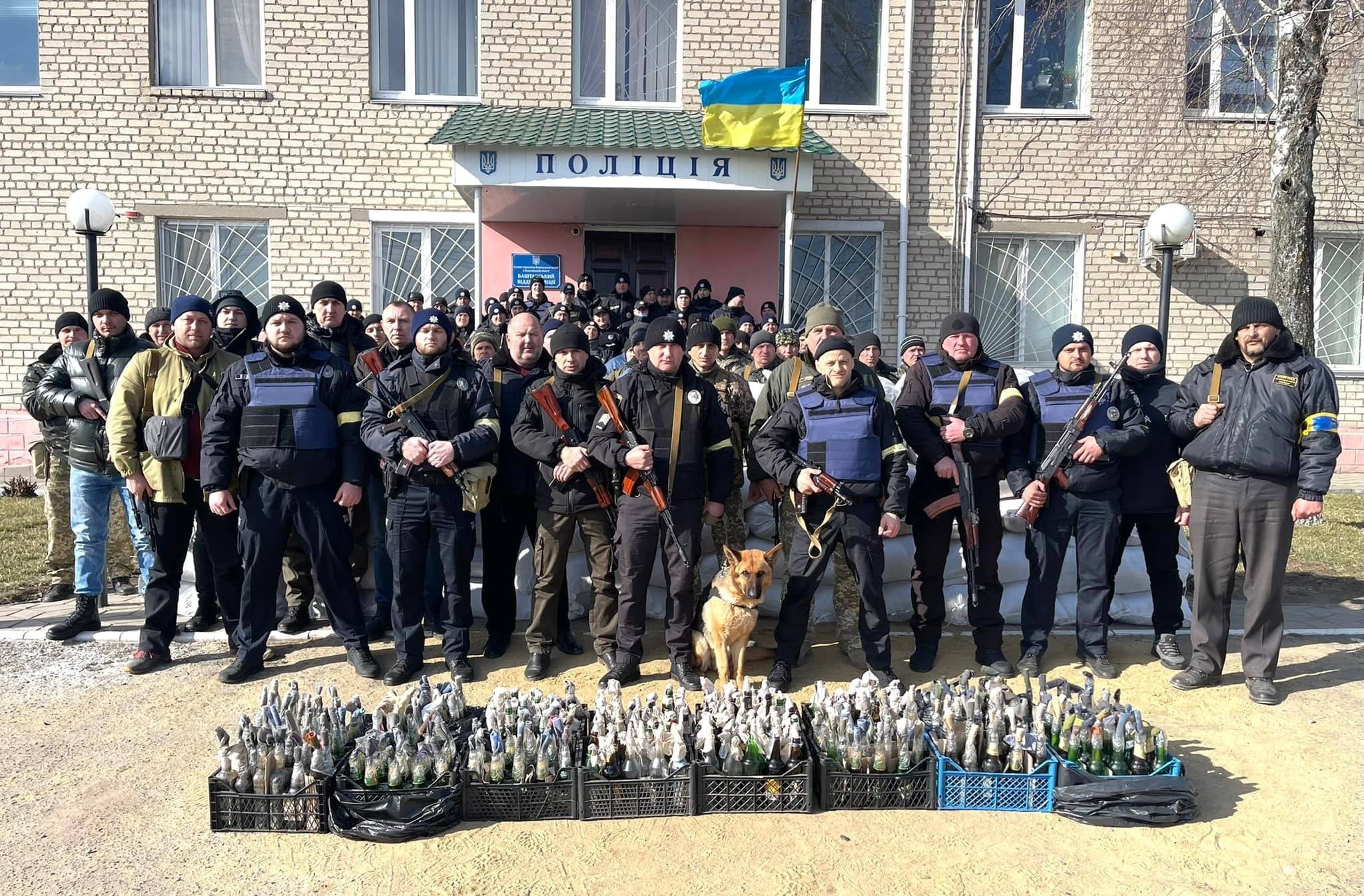 Police is ready for a "warm meeting".