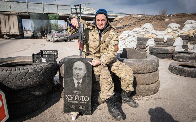 An Ukrainian soldier makes a tombstone for Putin. Fight for freedom, Stand with Ukraine.