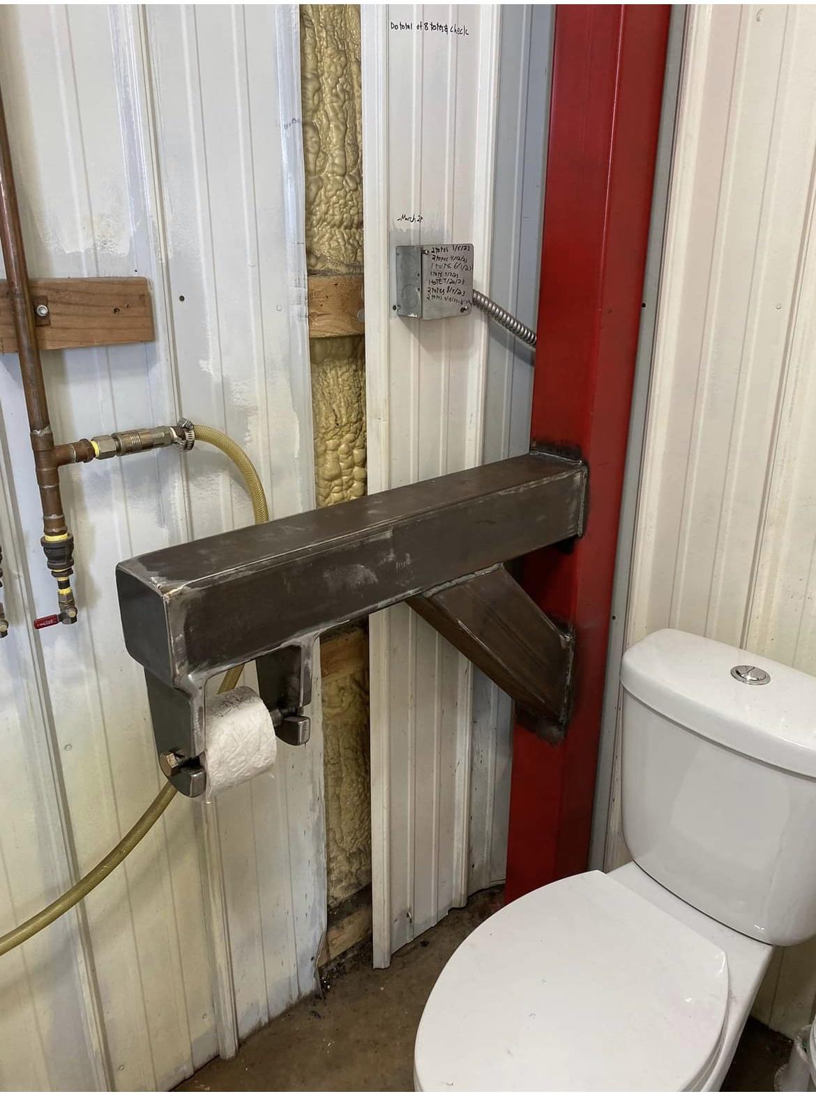 The correct way to hang toilet roll