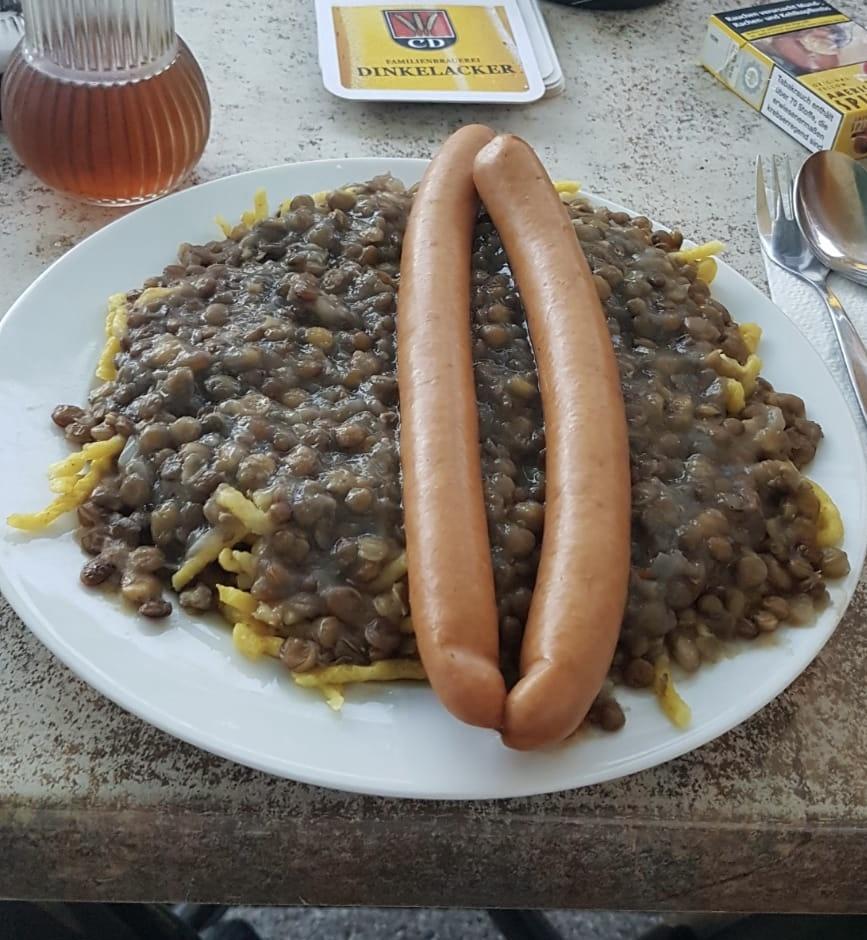 Linsen mit Spaetzle und Saitenwuerstchen
