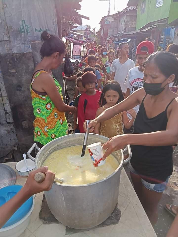 A FREE MEAL DAY! 135TH DAY OF DOING SOMETHING NICE FOR THE COMMUNITY (missfilipina)