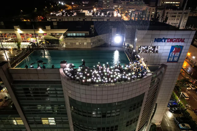 Hong Kong pro-democracy media - Apple Daily publish their last publication due to their bank accounts were frozen by CCP. Staffs gather at the roof say Goodbye to HongKongers.